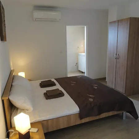 Villa Krk-4 Bedrooms, 4 Bathrooms With Heated Pool And Jacuzzi, 150m From The Sea *