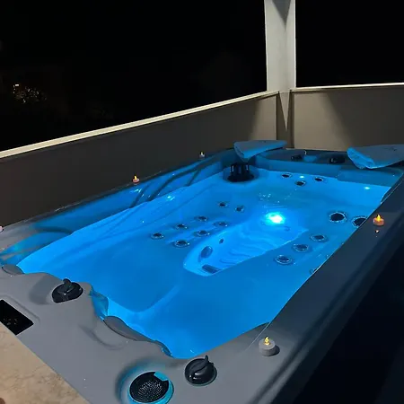 Villa Krk-4 Bedrooms, 4 Bathrooms With Heated Pool And Jacuzzi, 150m From The Sea Krk Town