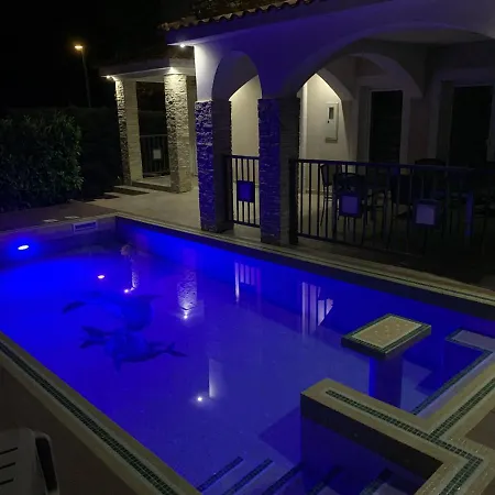 Krk-4 Bedrooms, 4 Bathrooms With Heated Pool And Jacuzzi, 150m From The Sea Krk Town